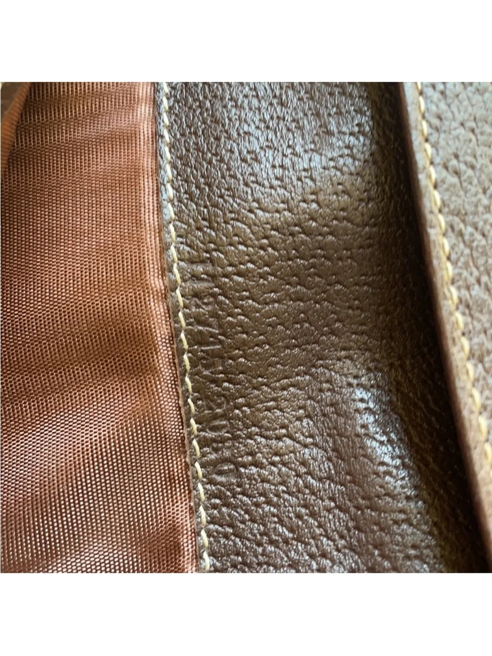 Gucci signature gg