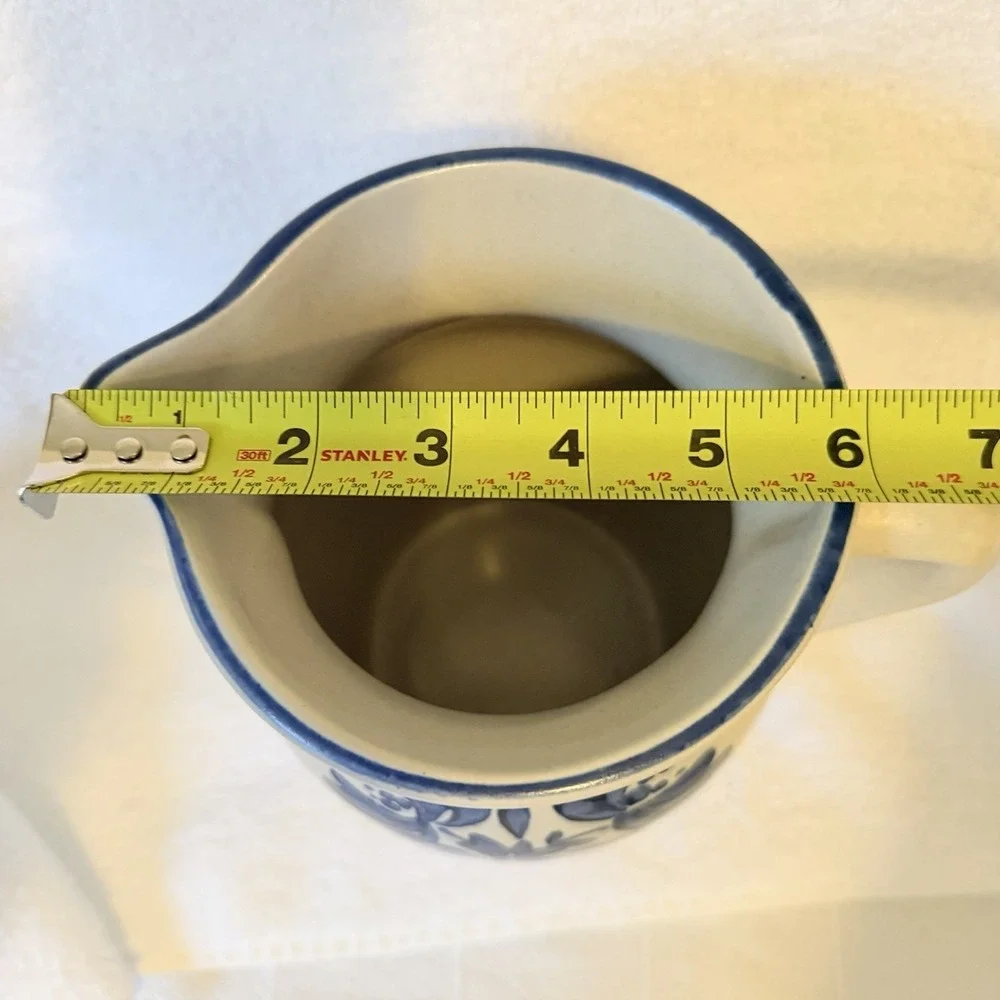 Vtg Pfaltzgraff Yorktowne 64oz Pitcher #416Y  Cream/Blue Accent. Made in USA