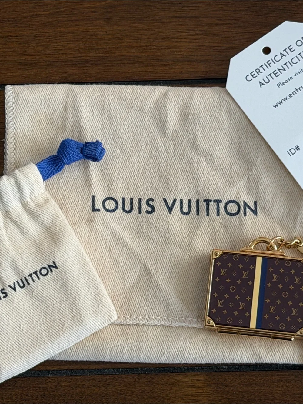 ⭐️RARE!!!!⭐️ Louis Vuitton Alzer trunk keychain with mirror!!!!