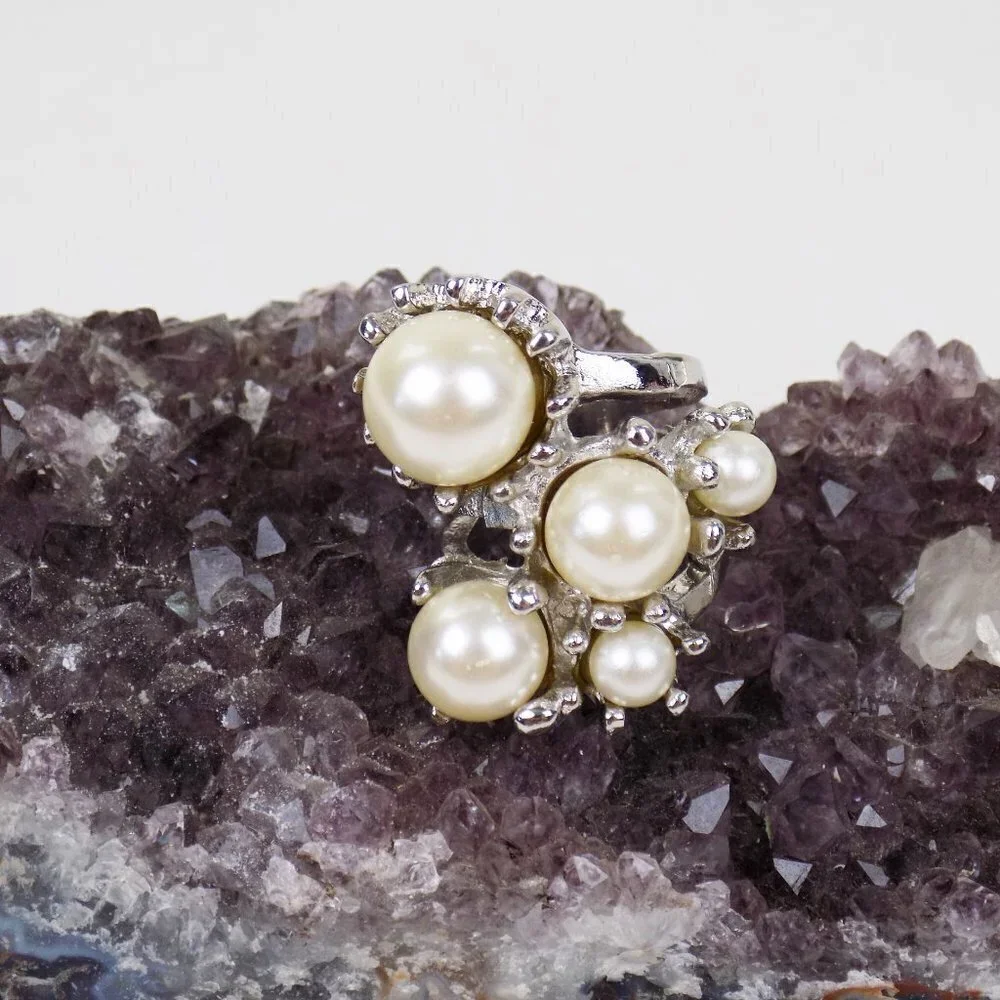 Vintage pearl statement