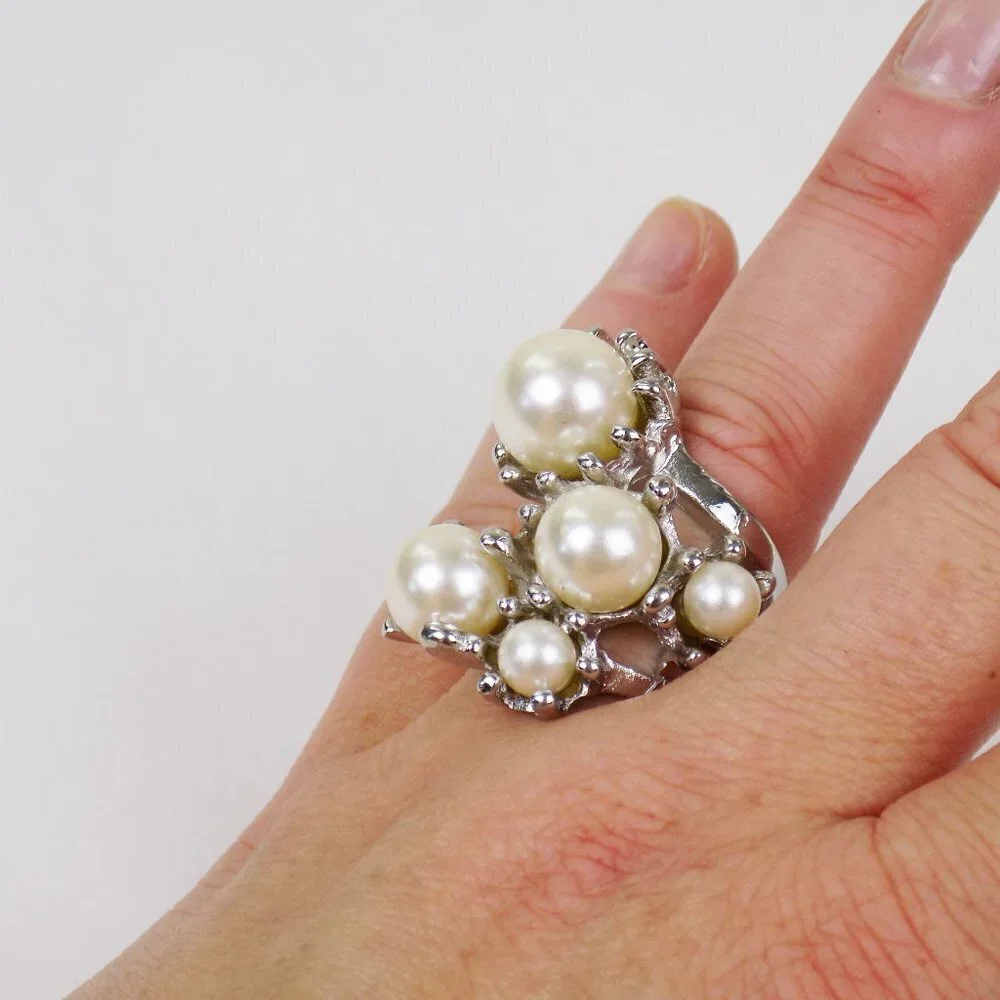 Vintage pearl statement