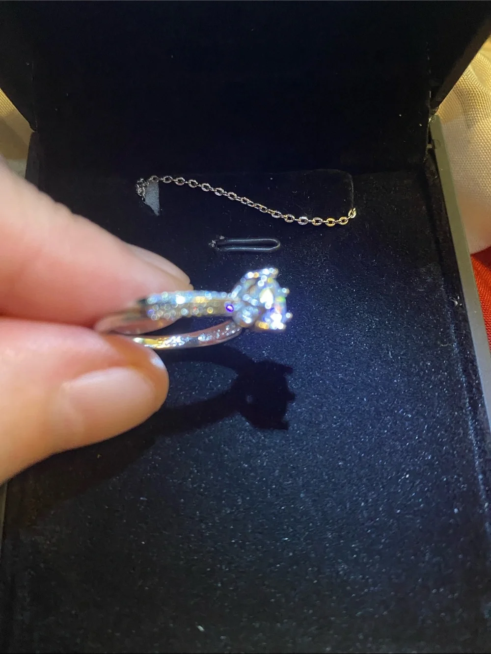 N/A elegant moissanite