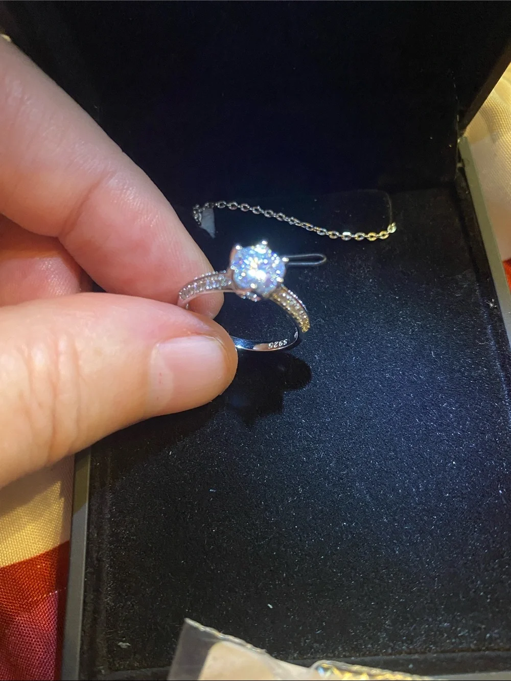 N/A elegant moissanite