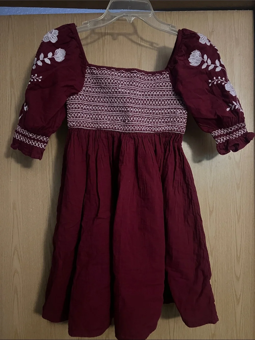 crown & ivy Burgundy Puff-Sleeve Smocked Dress with White Floral Embroidery