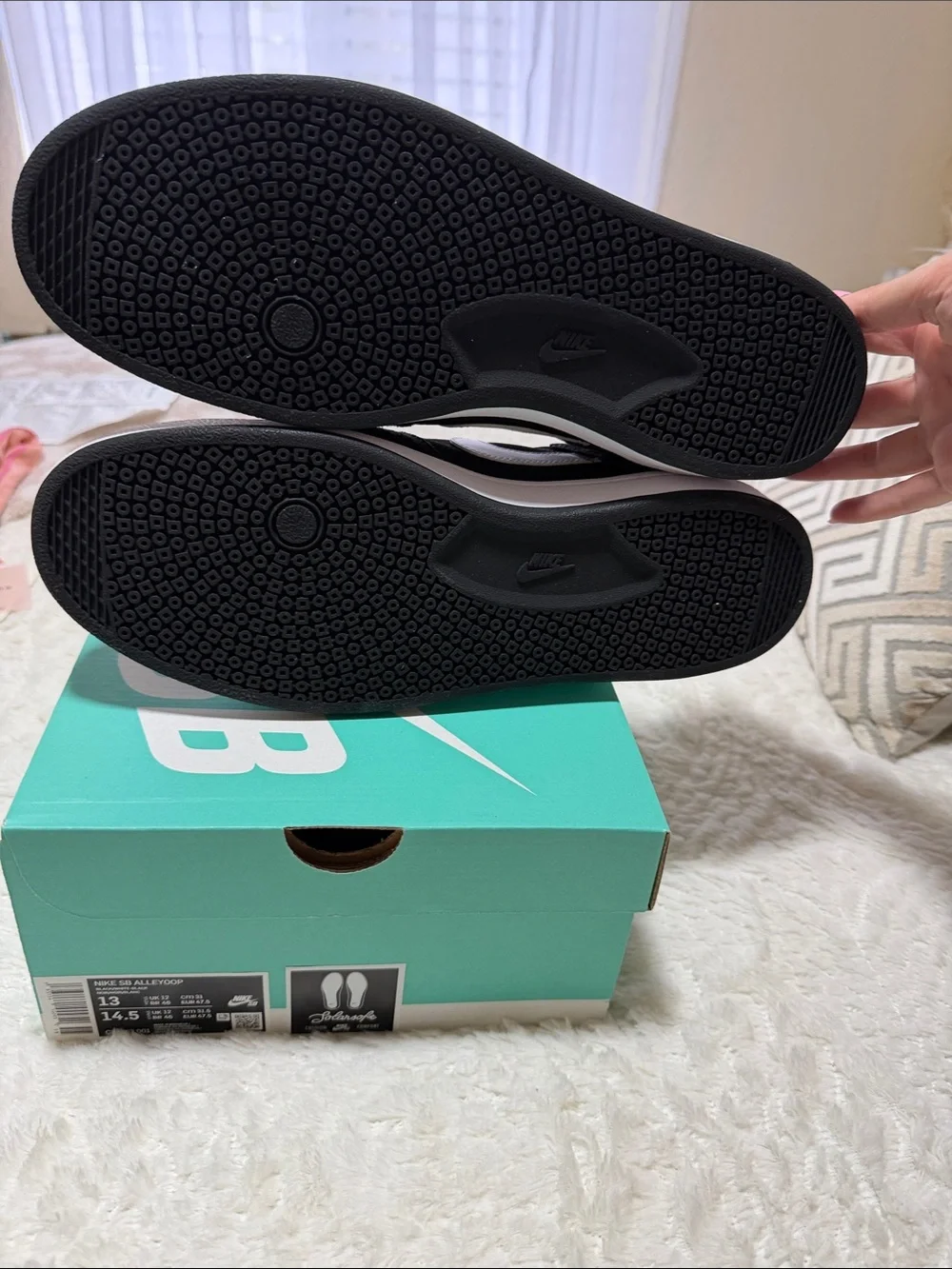 Nike sleek low