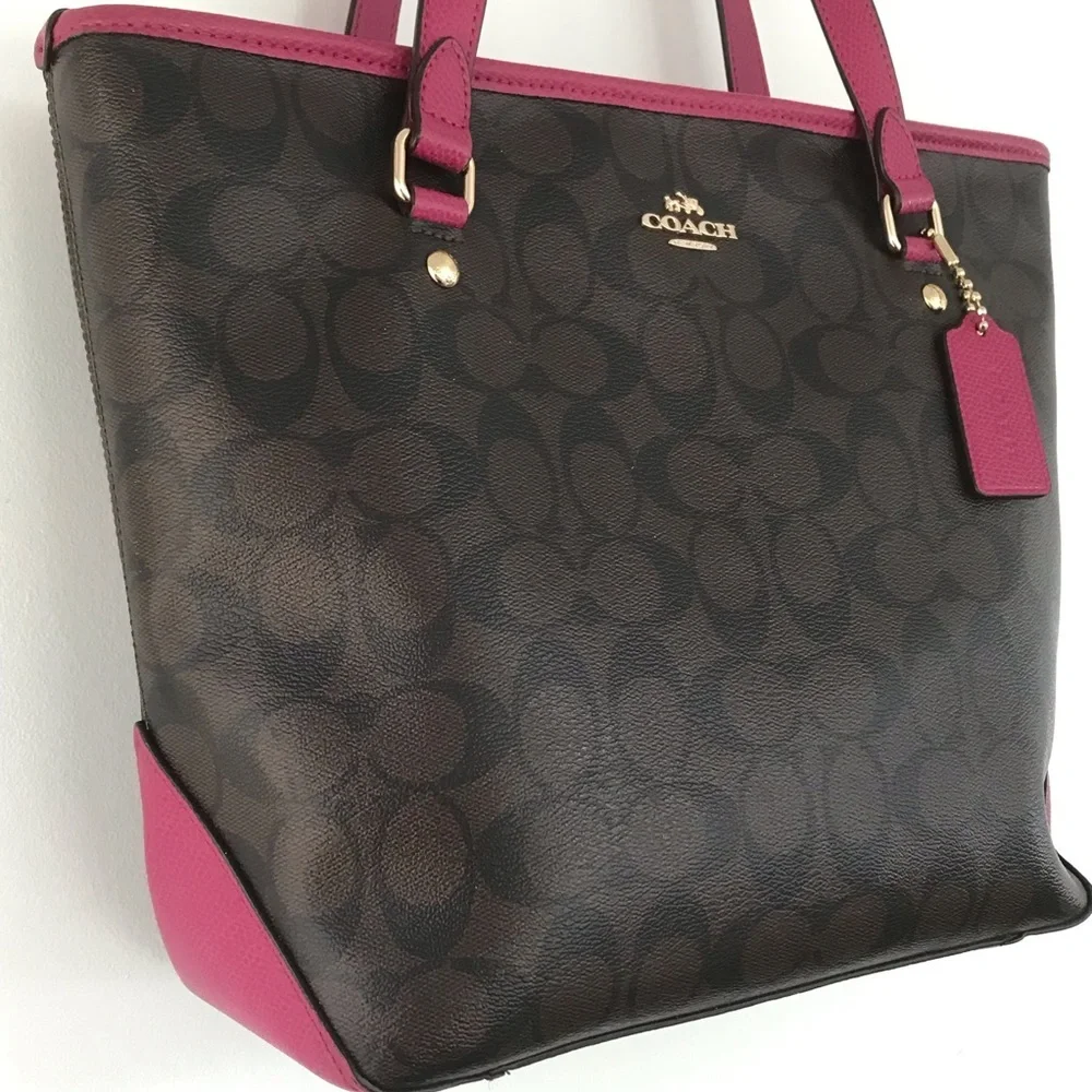 Coach tote signature