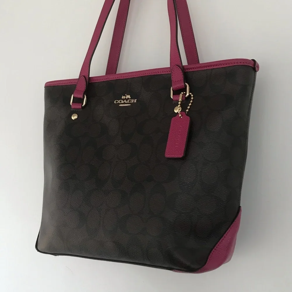 Coach tote signature