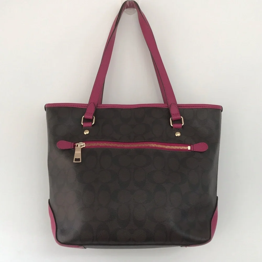 Coach tote signature