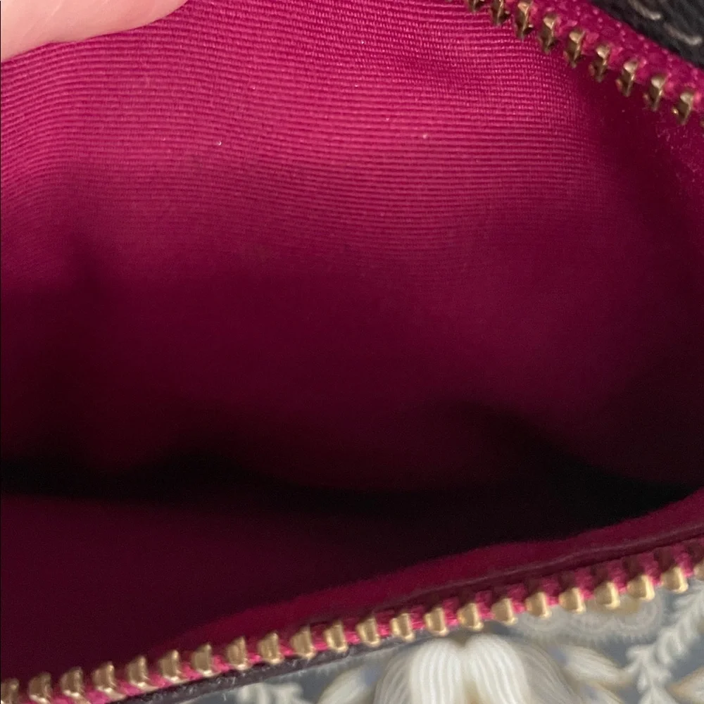 Coach tote signature