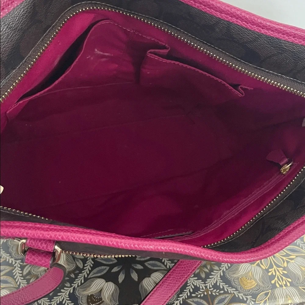 Coach tote signature