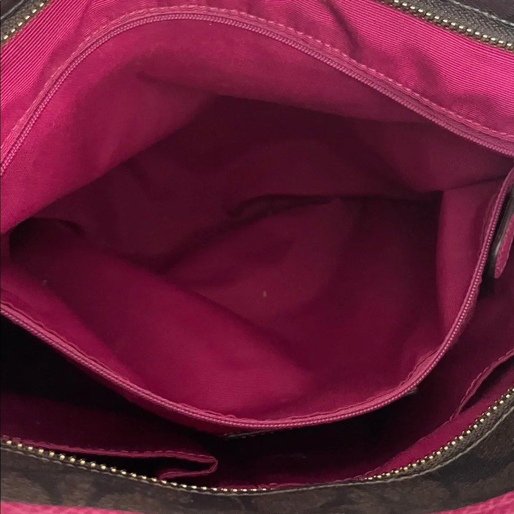 Coach tote signature