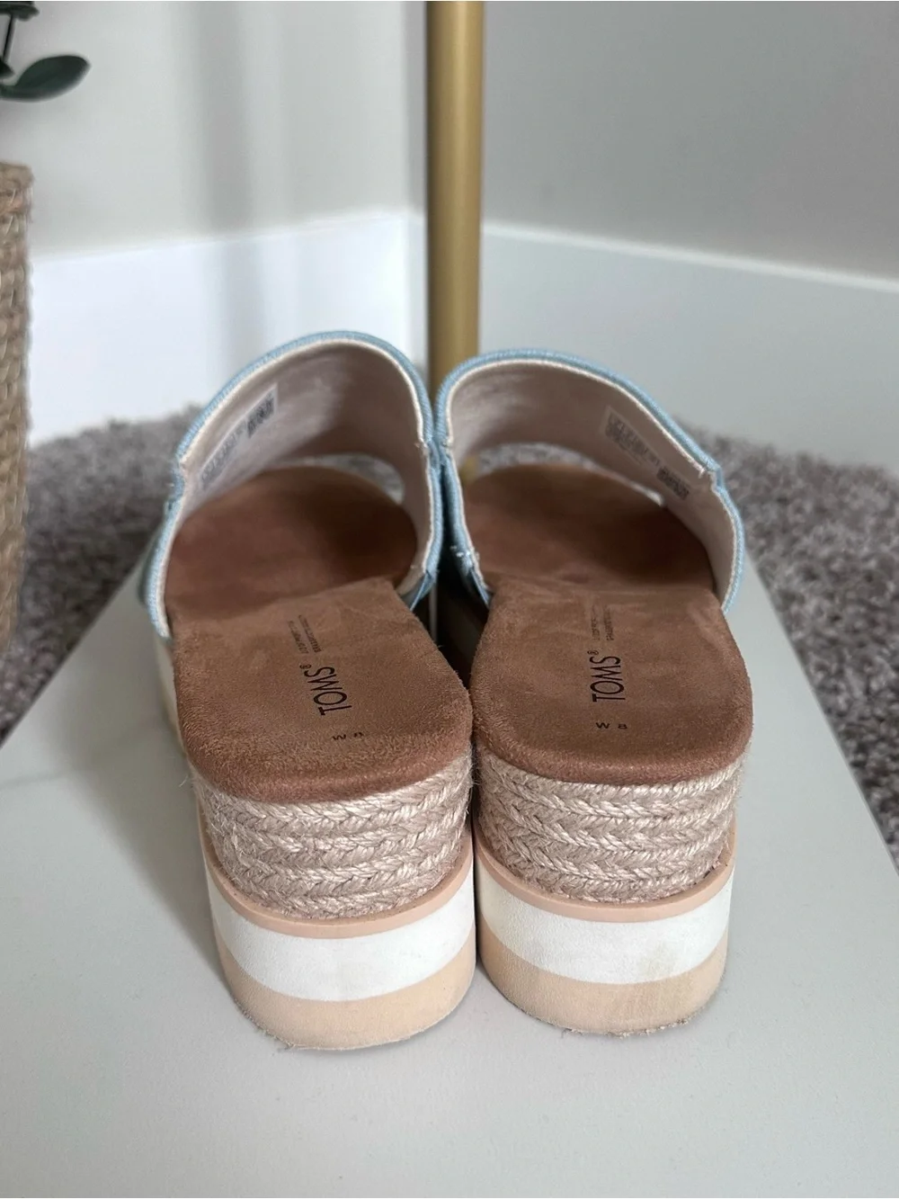 Toms shoe touch please