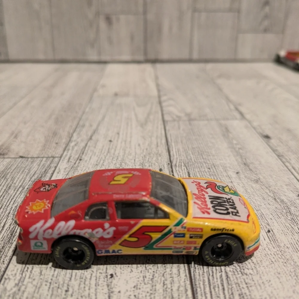 KelloggS bright red