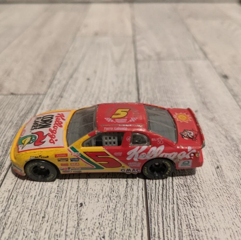 KelloggS bright red