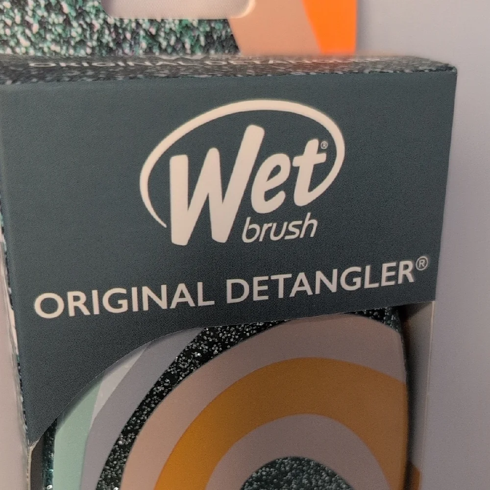 Wet Brush effortlessly detangle
