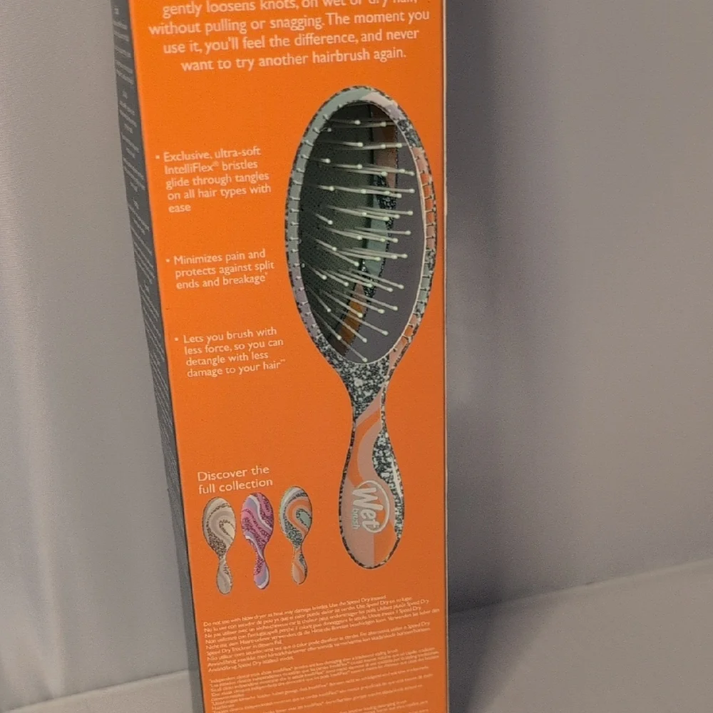 Wet Brush effortlessly detangle
