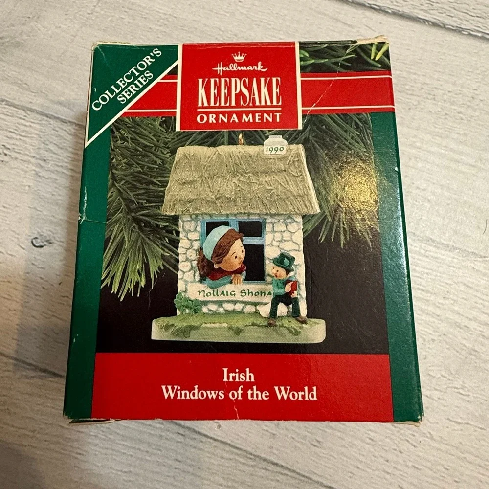 1990 Hallmark Keepsake Ornament‎ Irish Windows of the World with Box Christmas