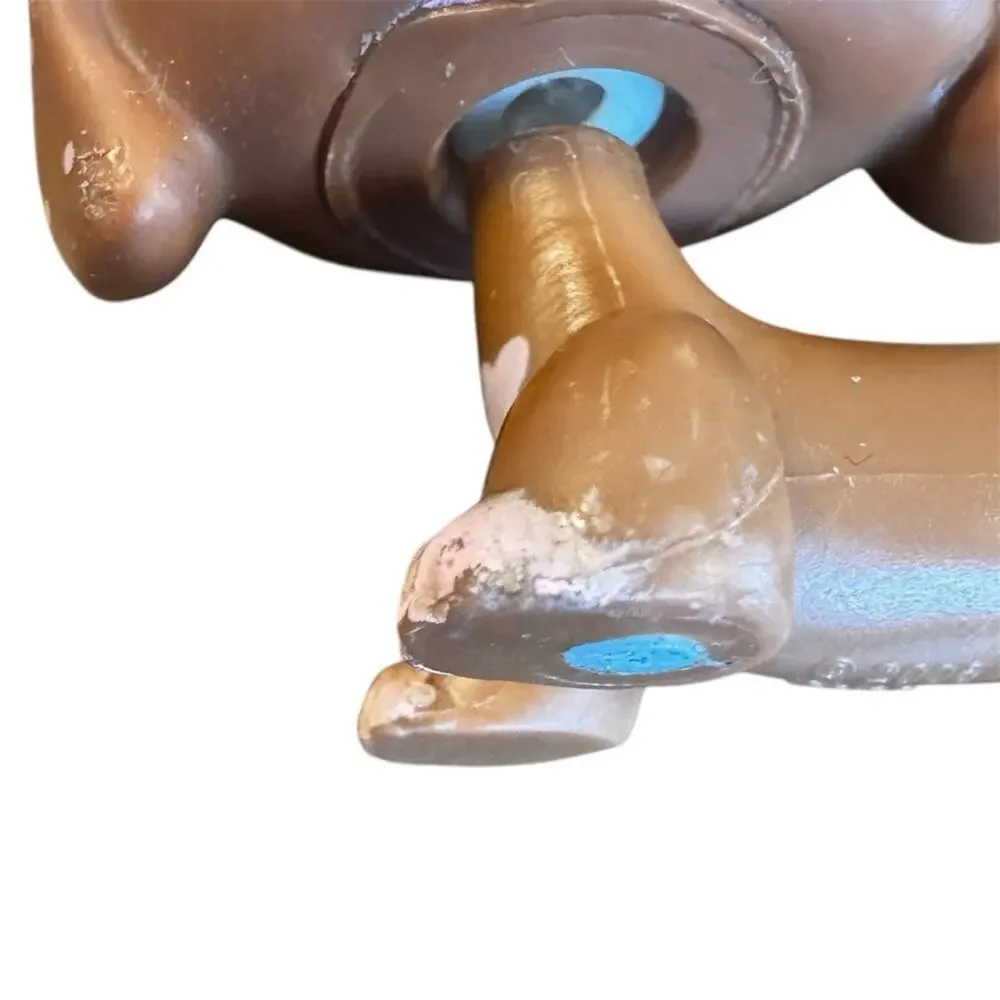Littlest Pet Shop explore adorable