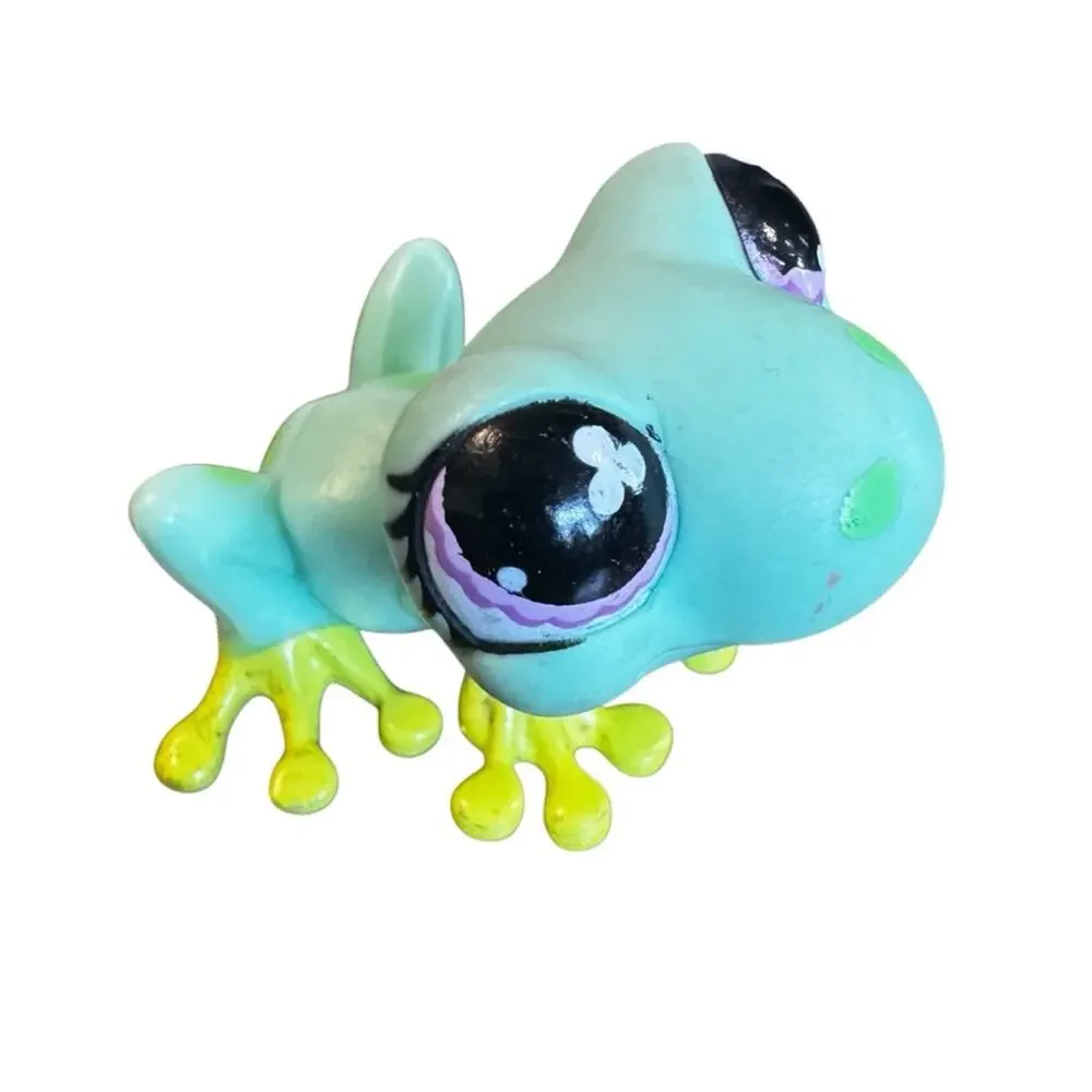 Littlest Pet Shop explore adorable