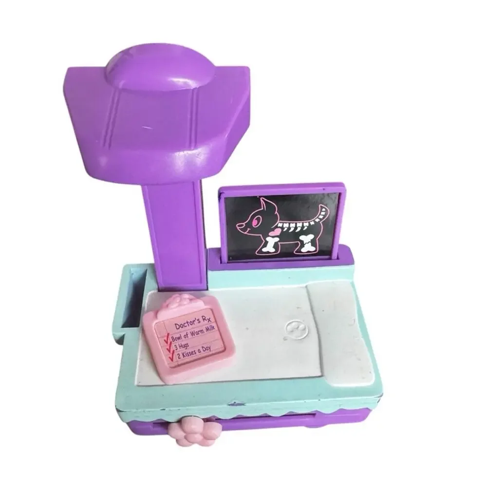 Littlest Pet Shop explore adorable