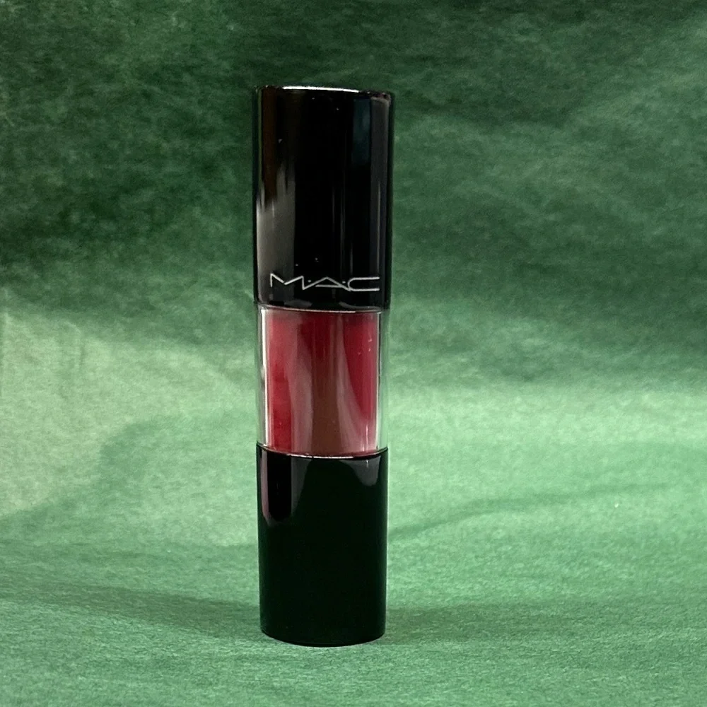 MAC Cosmetics captivate lip