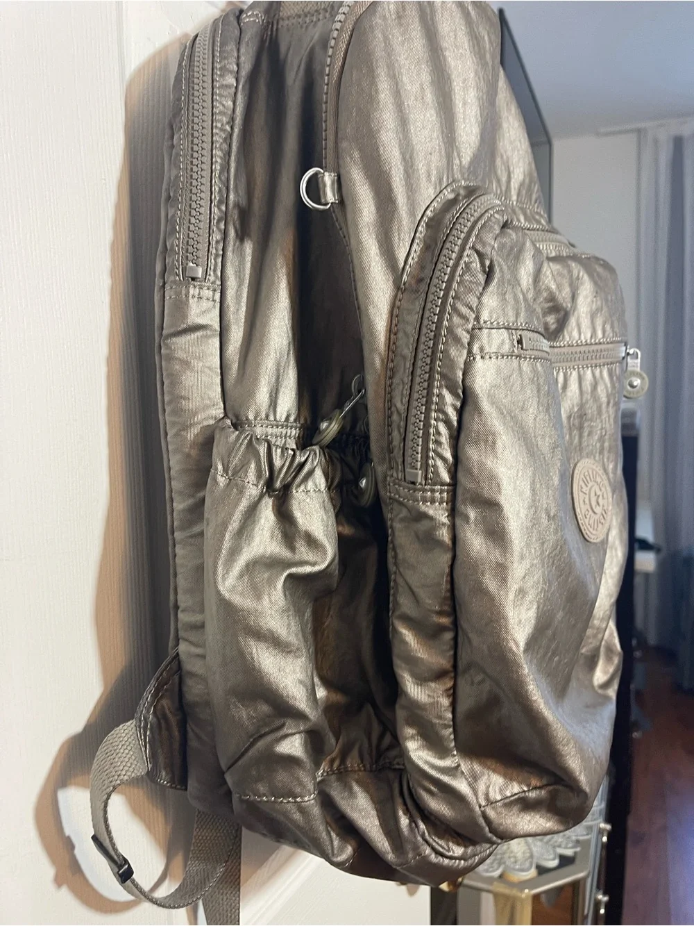 Kipling sleek metallic
