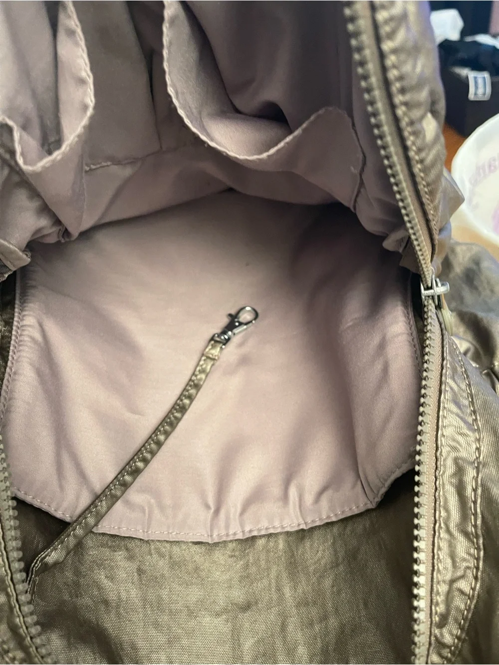 Kipling sleek metallic
