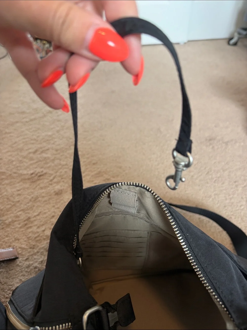 Baggallini Helenski Black Crossbody Hobo Bag Silver Hardware RFID Card Slots