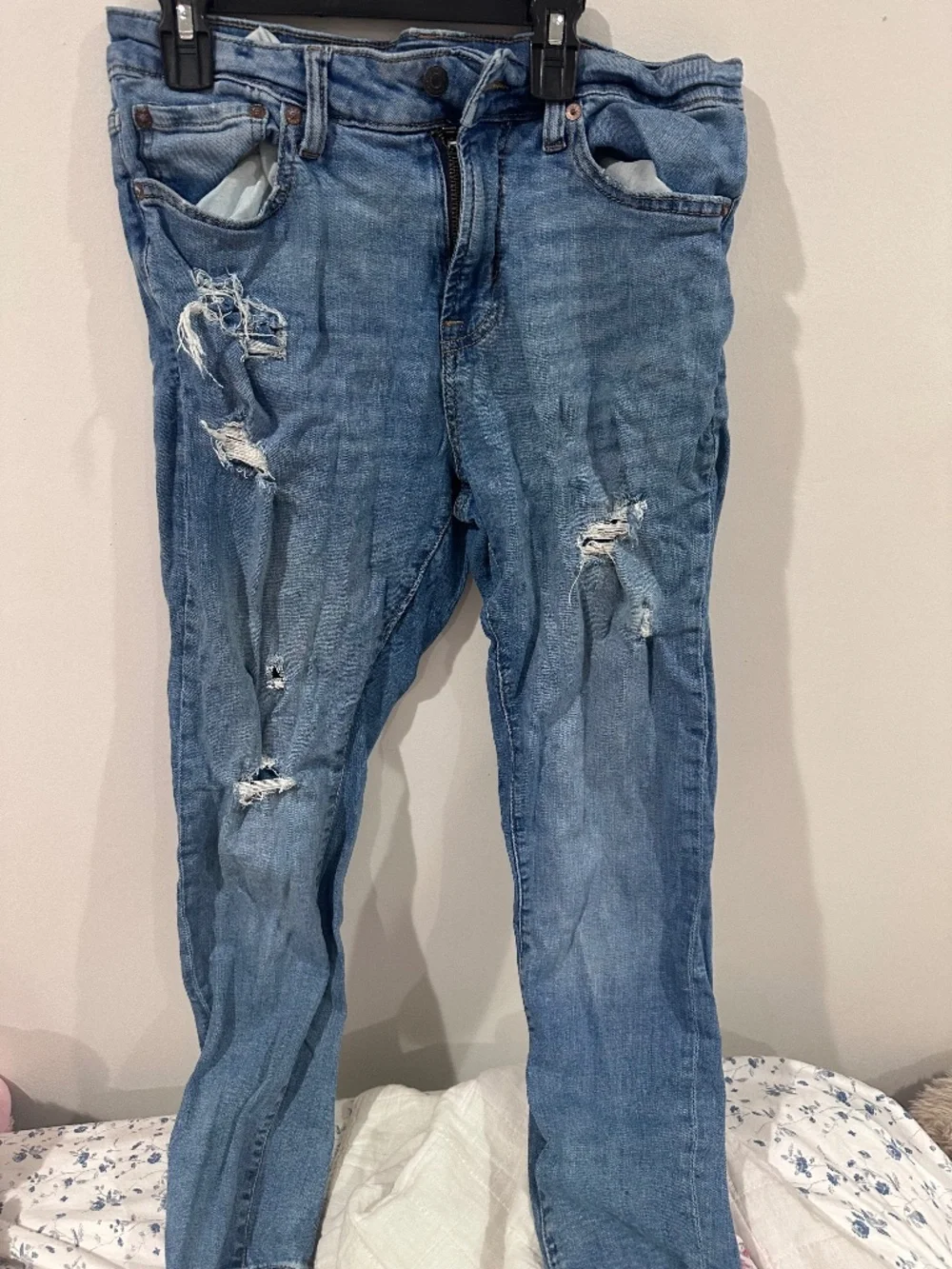 American Eagle Mens distressed jeans 30x30