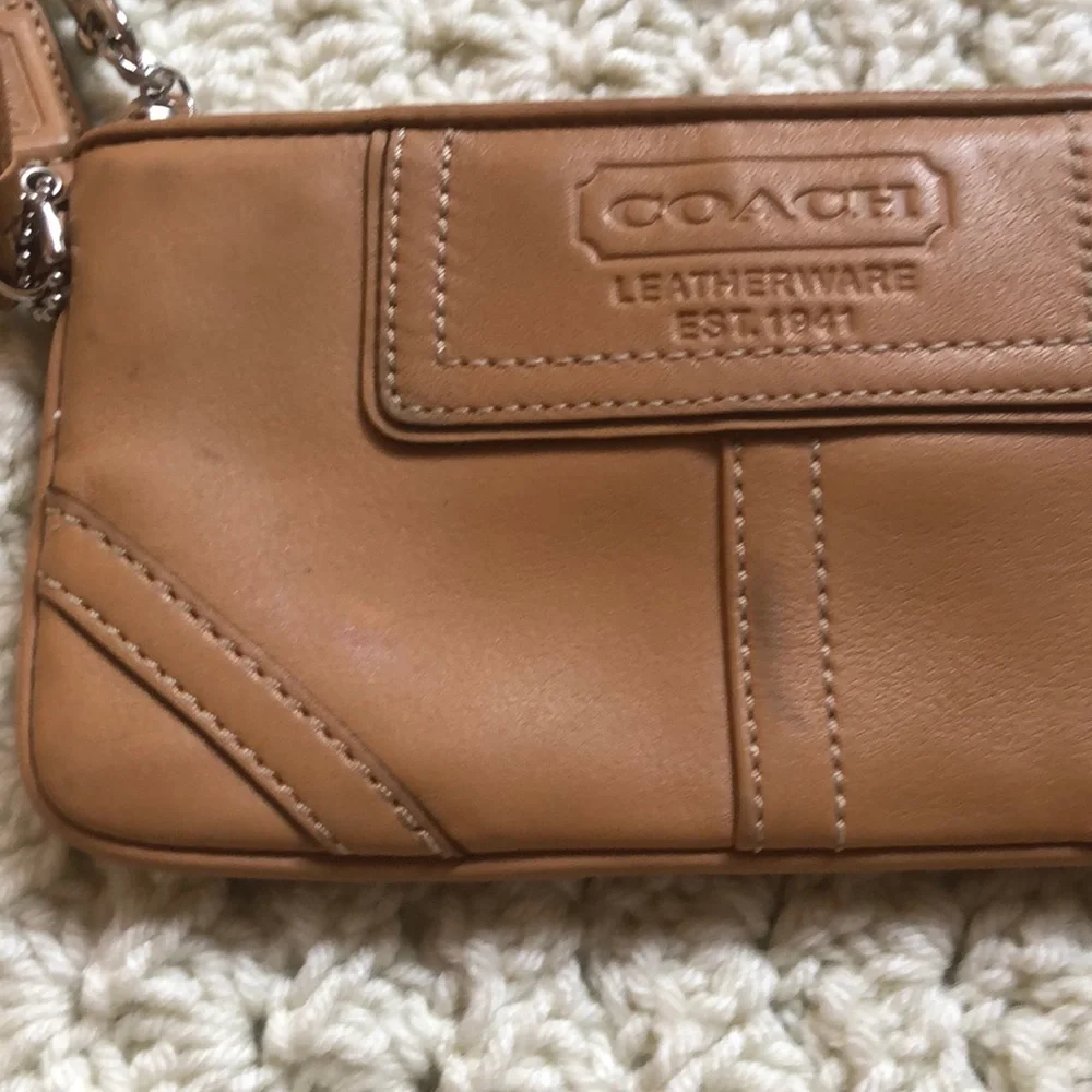 Coach wristlet ▪️has