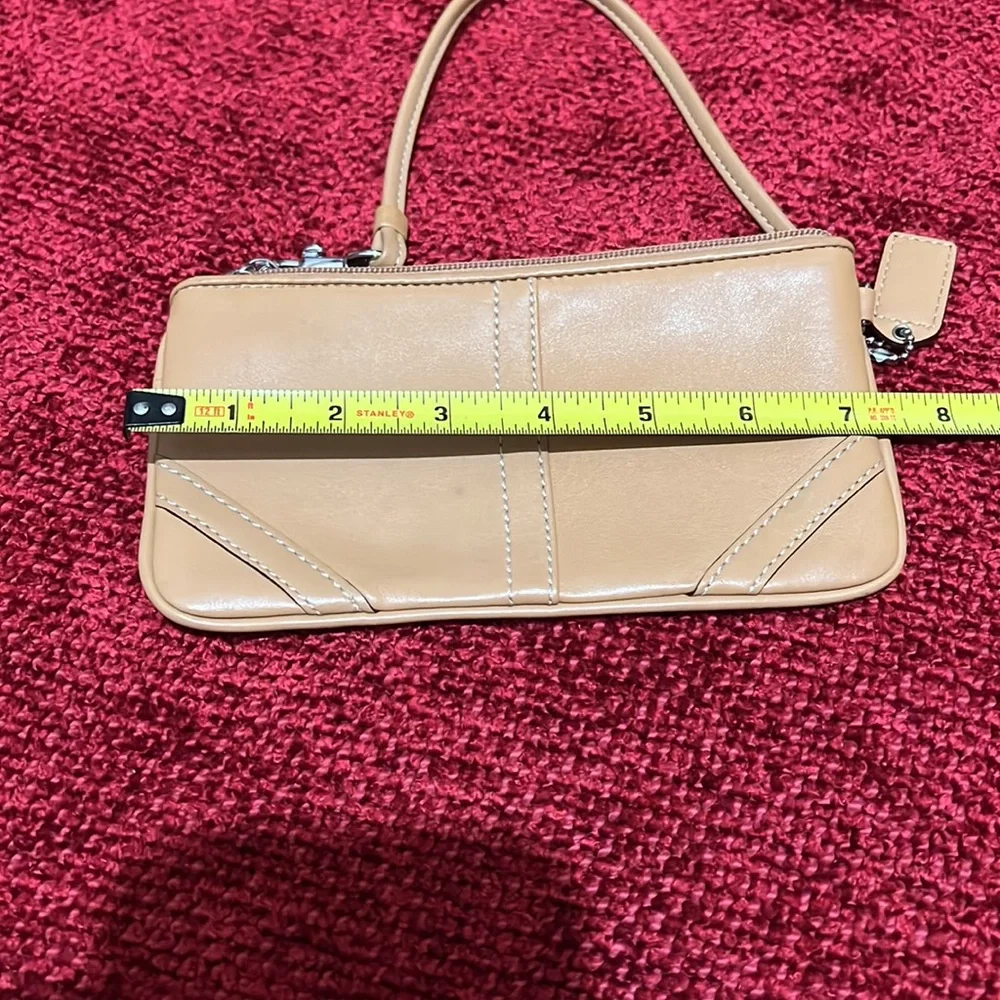 Coach wristlet ▪️has