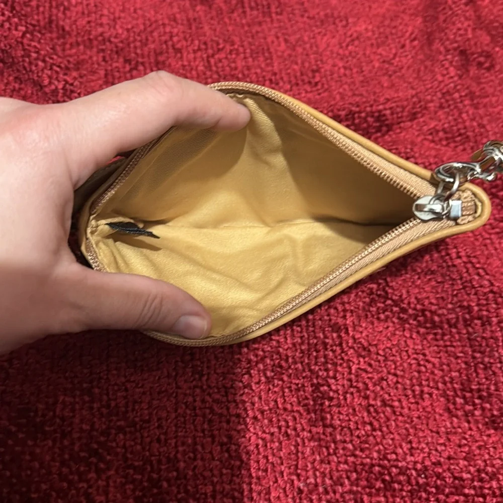 Coach wristlet ▪️has