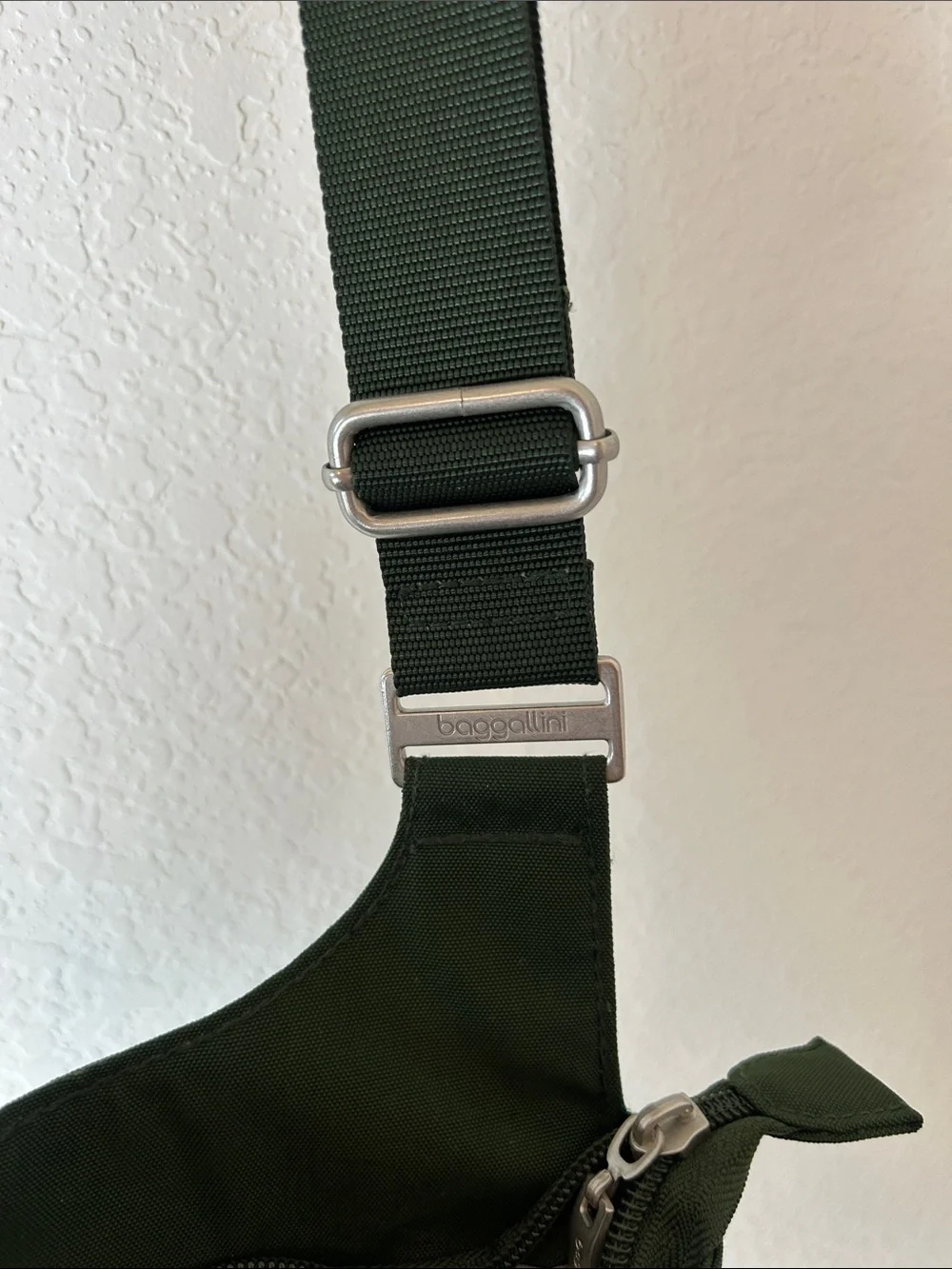 Baggallini sleek crossbody