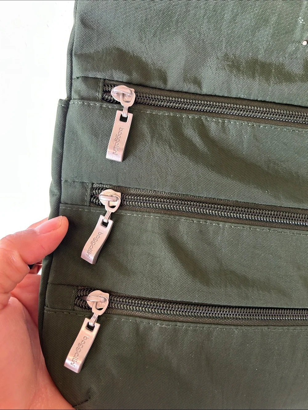 Baggallini sleek crossbody