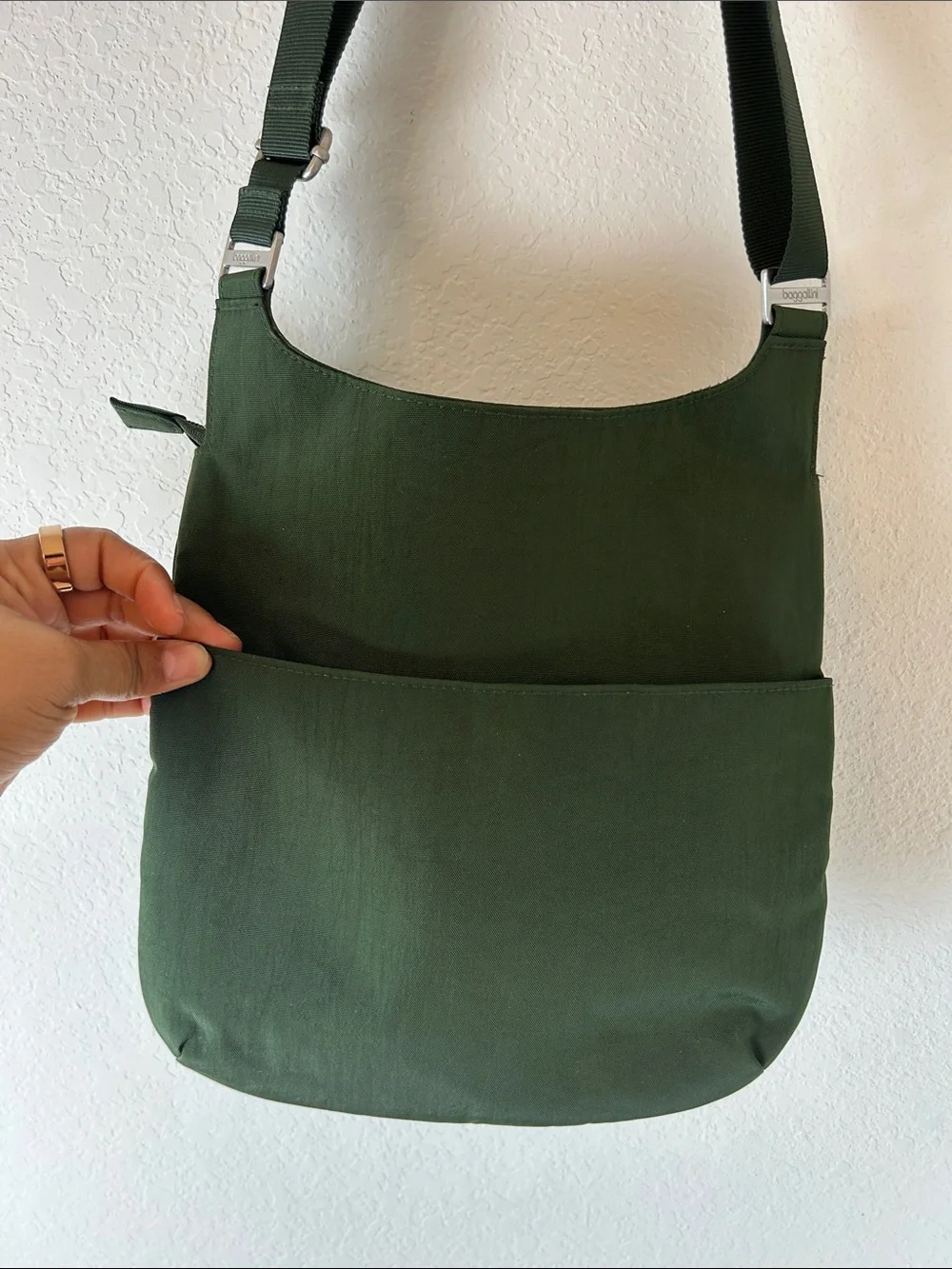 Baggallini sleek crossbody