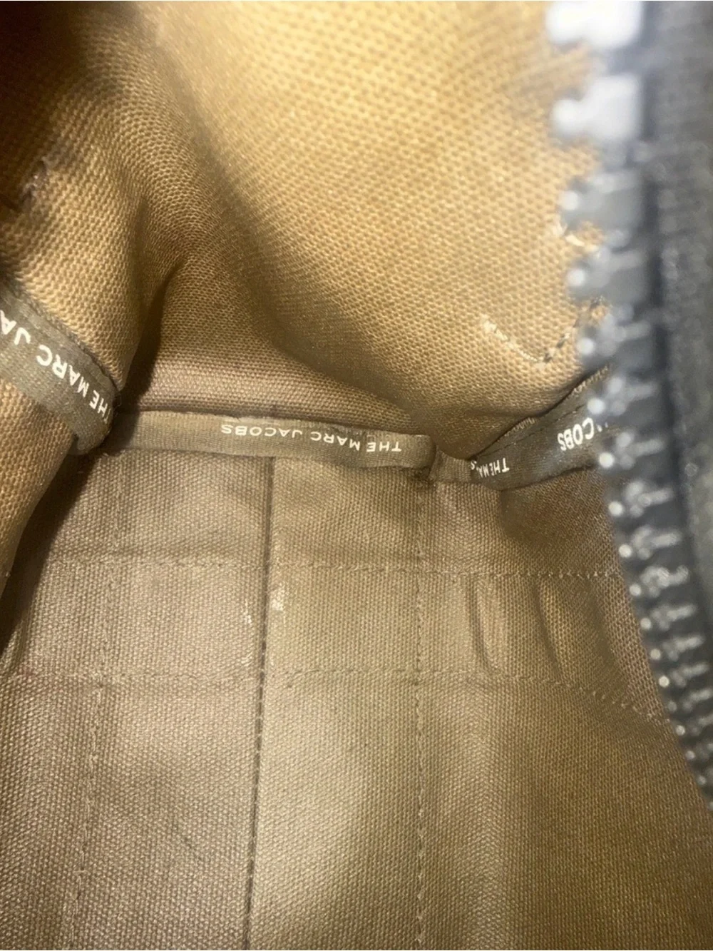 Marc Jacobs carry canvas marc