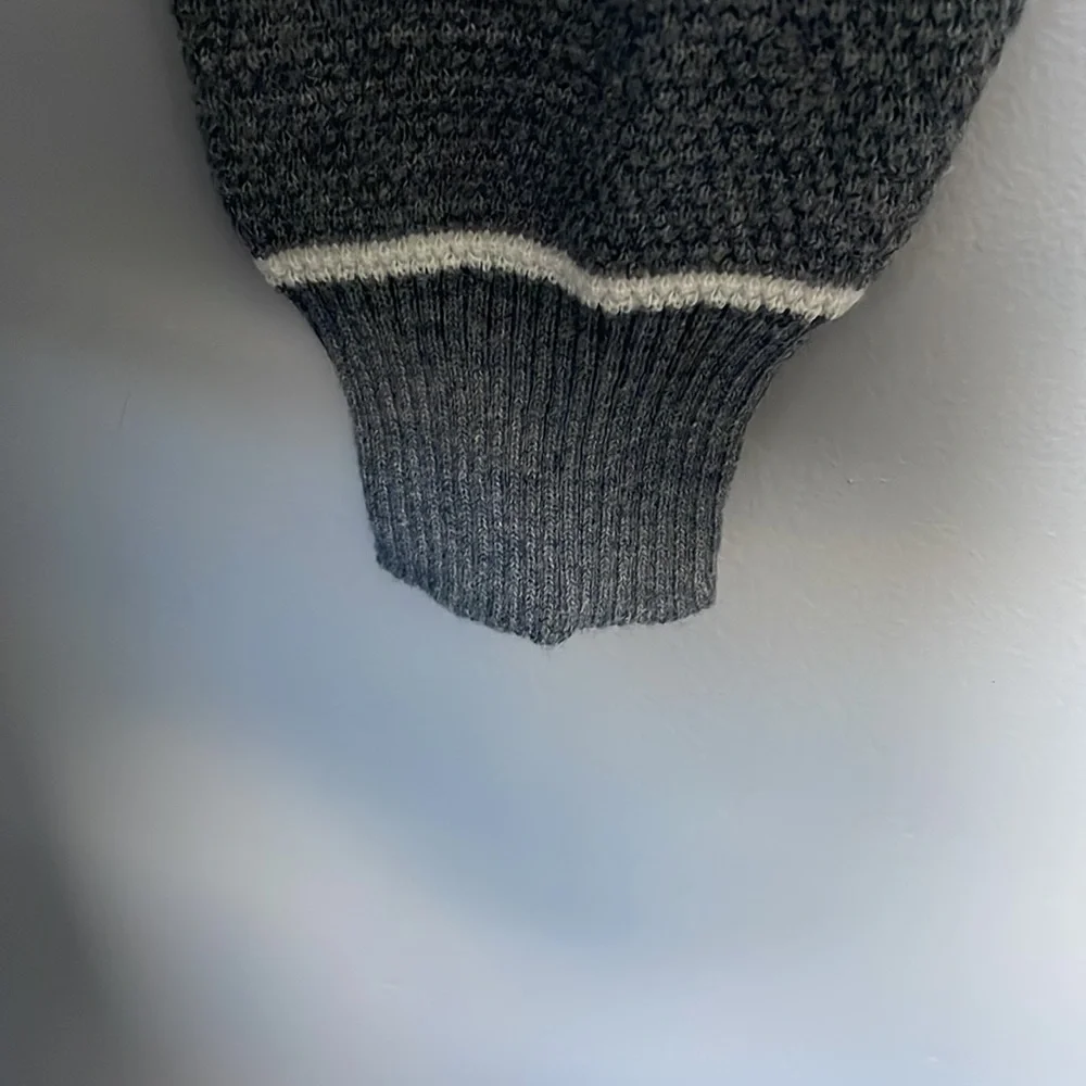 Sergio Valente men’s M Acrylic gray and white striped sweater prep old money