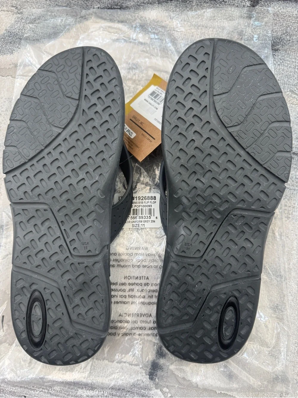 Oakley moisture men built