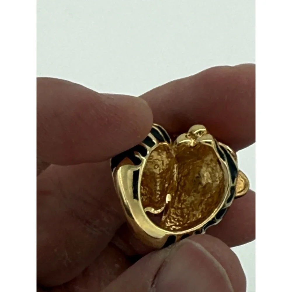 Unbranded gold family