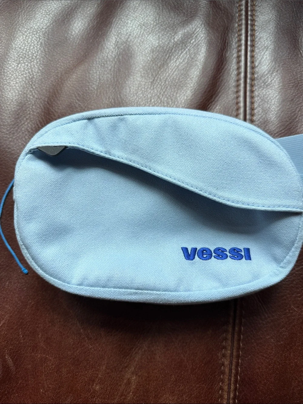 Vessi compact powder