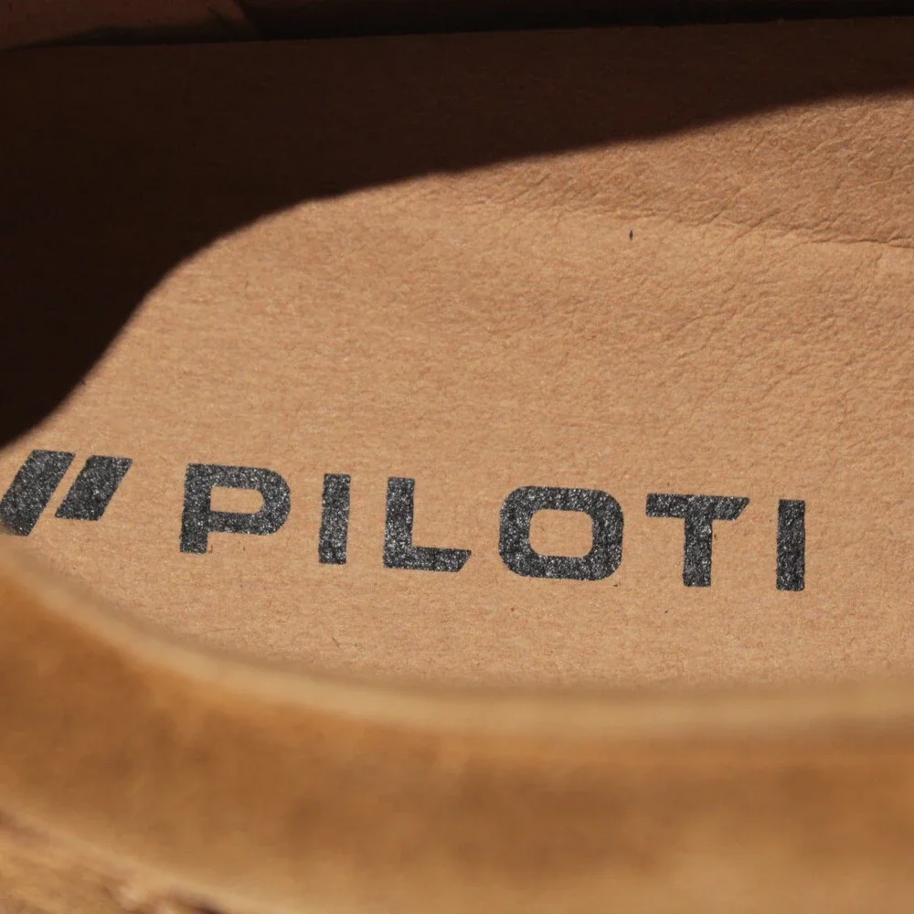 Piloti brown