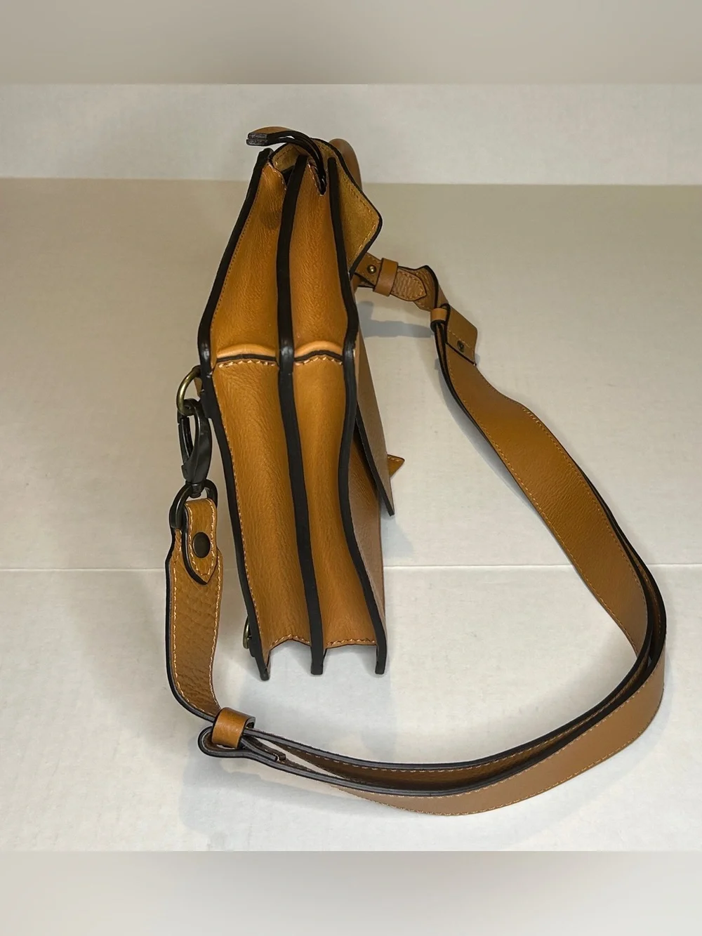 Sundance closure italy tan
