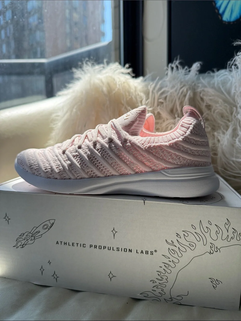 NIB, Ret $119, APL Pink TechLoom Wave Youth Sneakers (Size 2/ EUR 33)