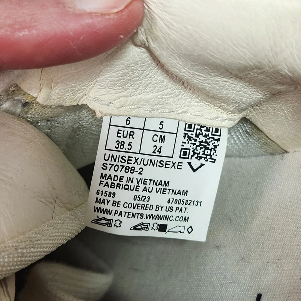 Saucony feature outsole