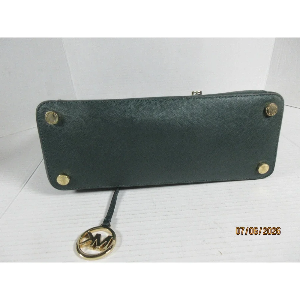 Michael Kors tote closure interior