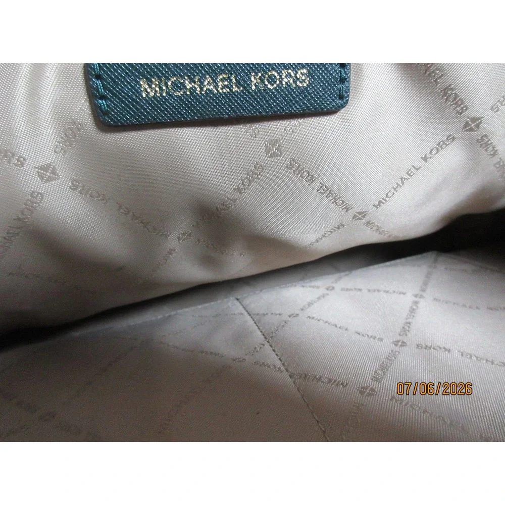 Michael Kors ideal closure