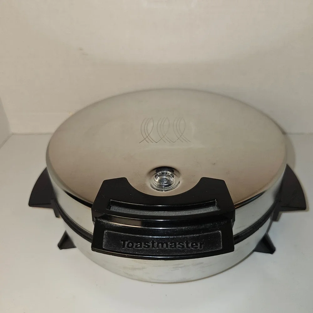 Toastmaster W252H Round Waffle Baker Maker Chrome 650W 7‎ Inch Grid Vintage