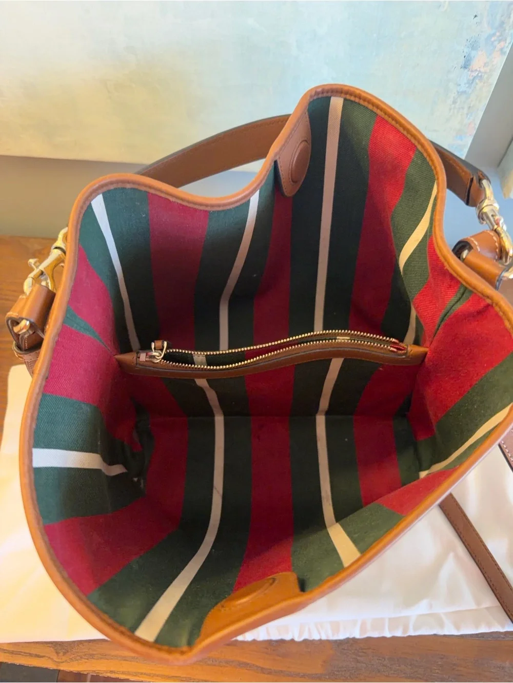 Gucci details tone canvas