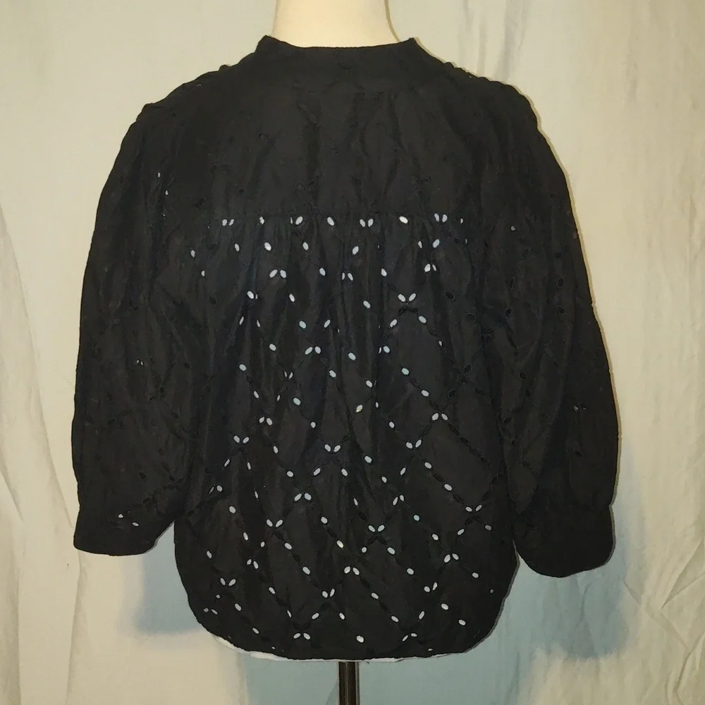 Banana Republic Black Eyelet Split V Neck Puff Sleeve Blouse size Medium
