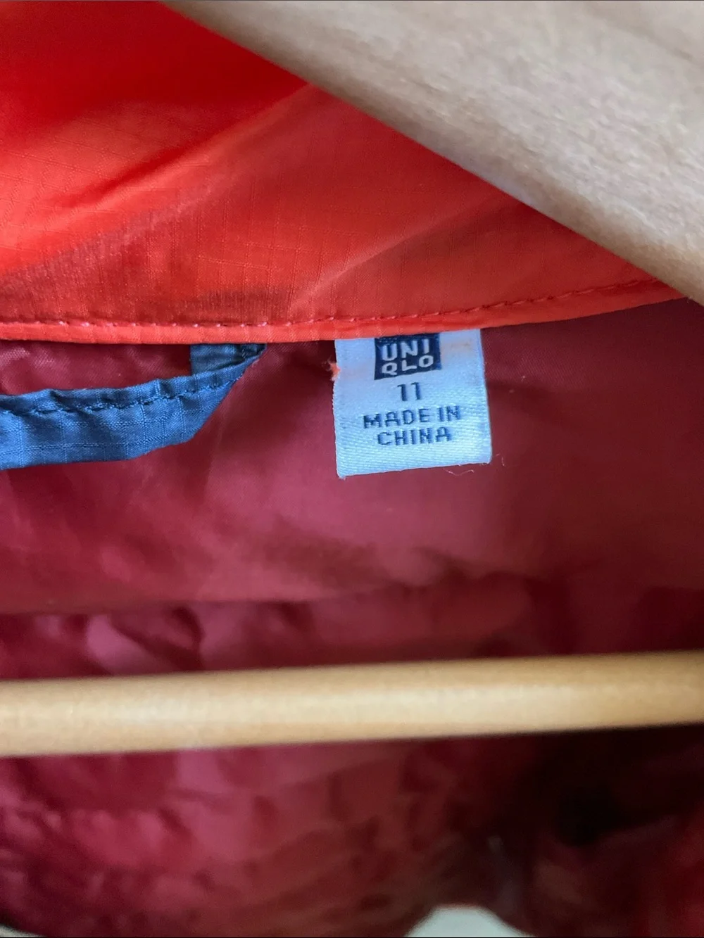 Uniqlo bold red